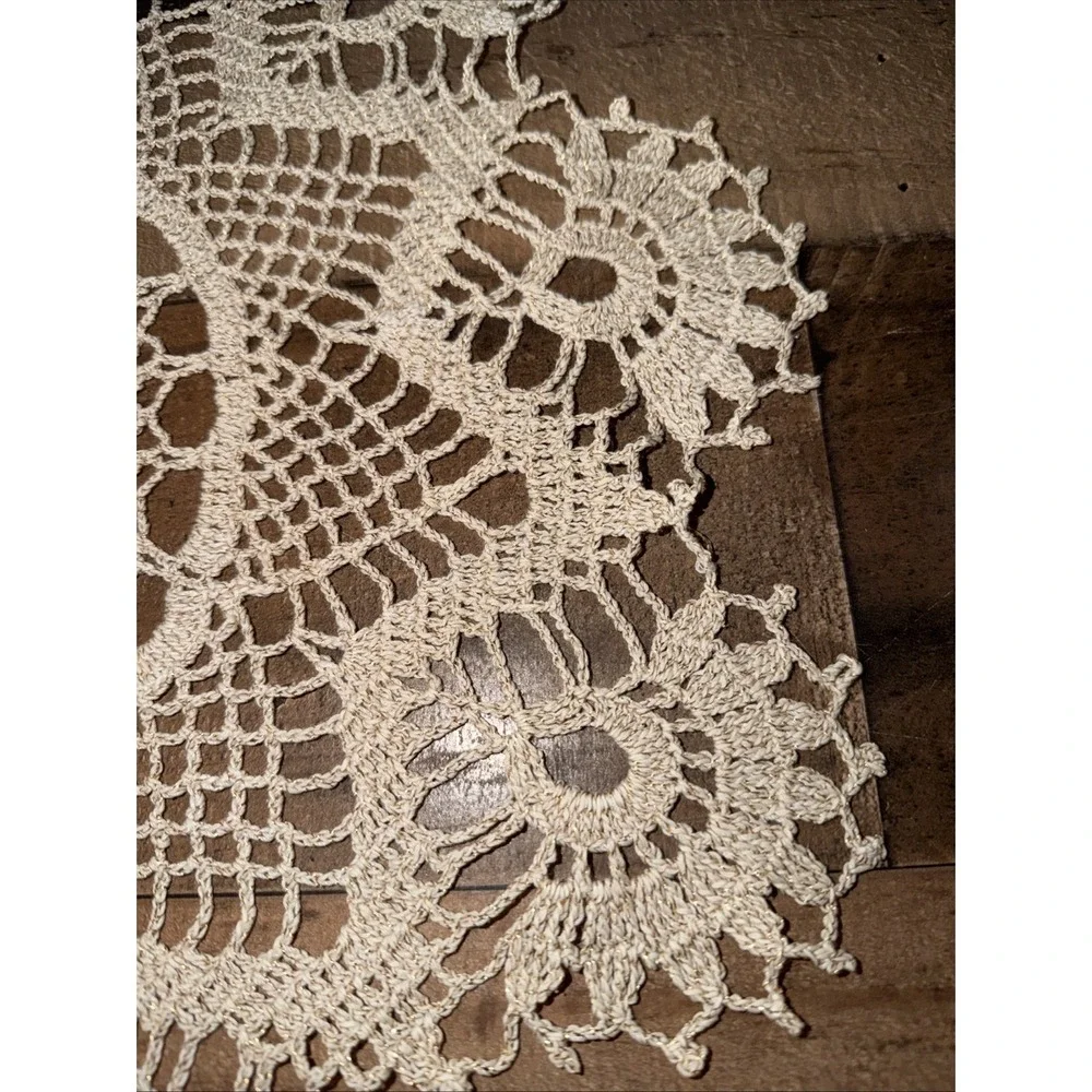 Vintage Handmade Crochet Doily Cream Cotton Lace Gold Round Table Topper Mat 19